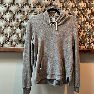 Alternative soft gray hoodie. S. Kangaroo pocket. Side slits. Neck drawstring